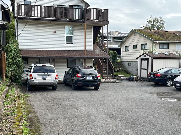 2nd image of 3222 Hoyt Ave APT C