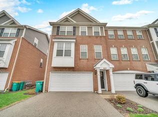 60 Grey Wolf Dr, Wheeling, IL 60090