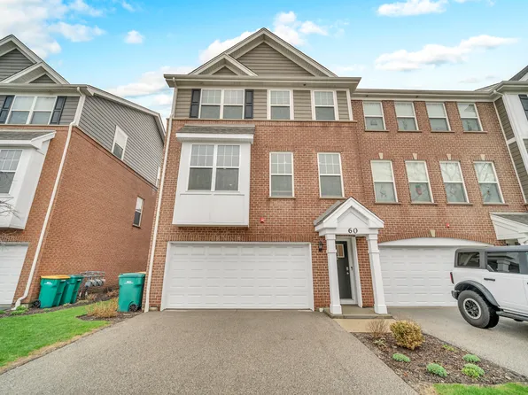 60 Grey Wolf Dr, Wheeling, IL 60090