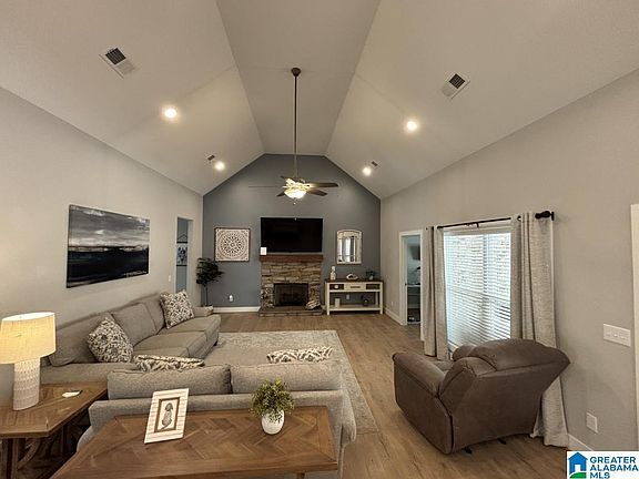 3rd image of 305 Gray Fox Rd