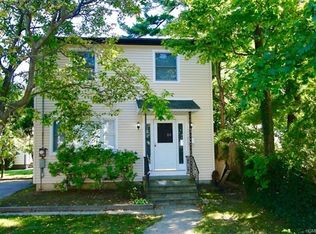 24 Soundview St, New Rochelle, NY 10805