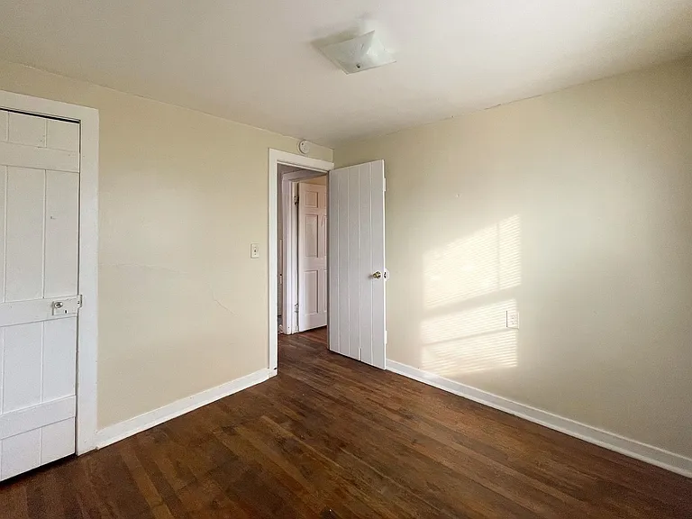 939 E 9th Ave — Photo 11