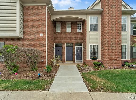 4th image of 16422 Claremont Dr S