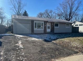 349 Greencrest Dr, Bolingbrook, IL 60440