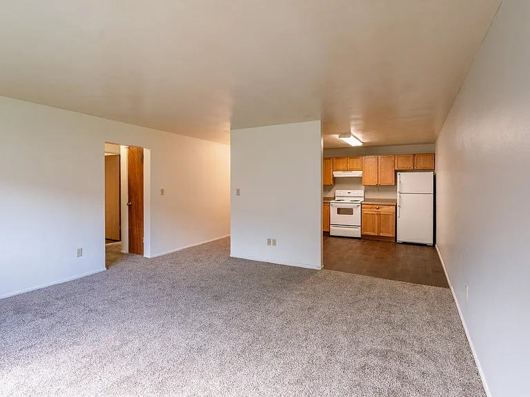 Fargo, ND Spring Apartments | Living
