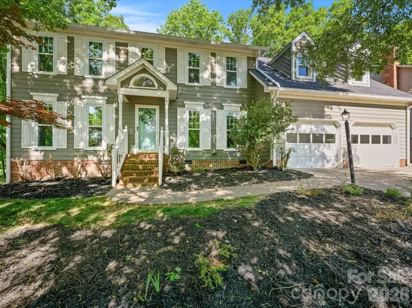 1036 Gateshead Ln, Matthews, NC 28105
