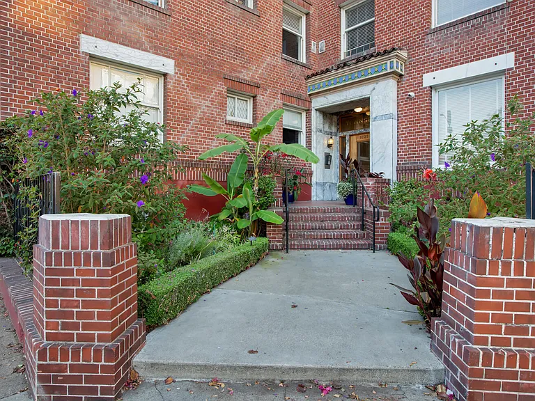 1029 Oak Street — Photo 14