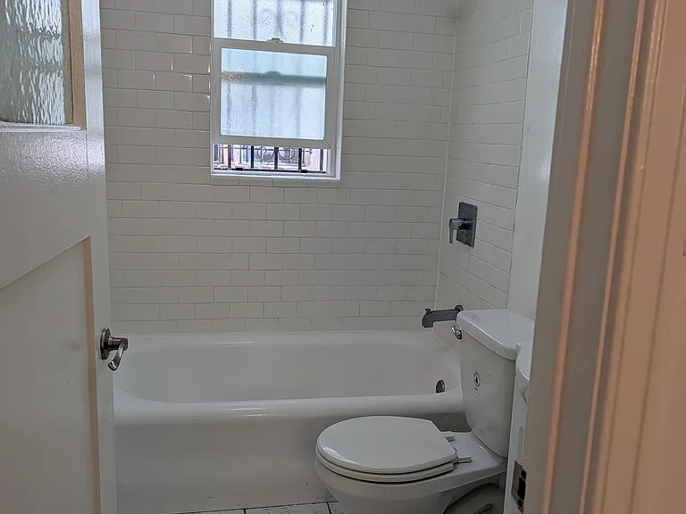 329 S Cloverdale Ave #6 — Photo 6