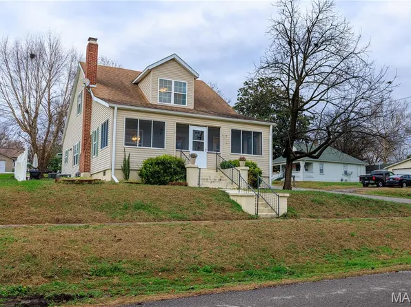 822 E Olive St, Scott City, MO 63780