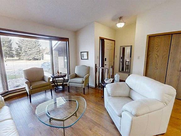 2nd image of 42 S Ridgewood Blvd W