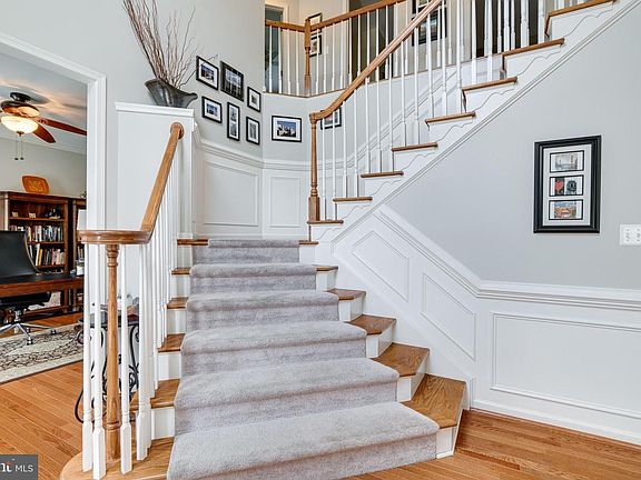 3rd image of 16405 Topsail Ln