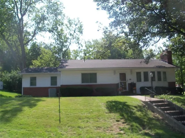 26 N Carriage Dr, Saint Joseph, MO 64506