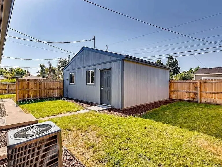5190 E 33rd Ave — Photo 12