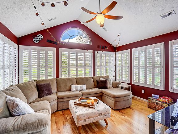 3rd image of 9138 Royal Oak Ln
