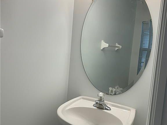 5th image of 3002 Palmetto Oak Dr APT 107