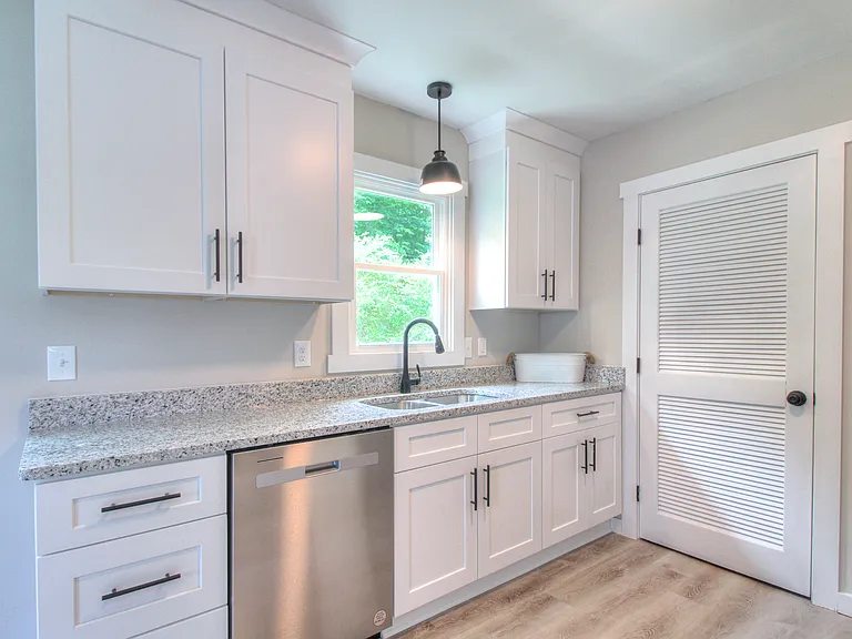 1016 Sharon Dr — Photo 4