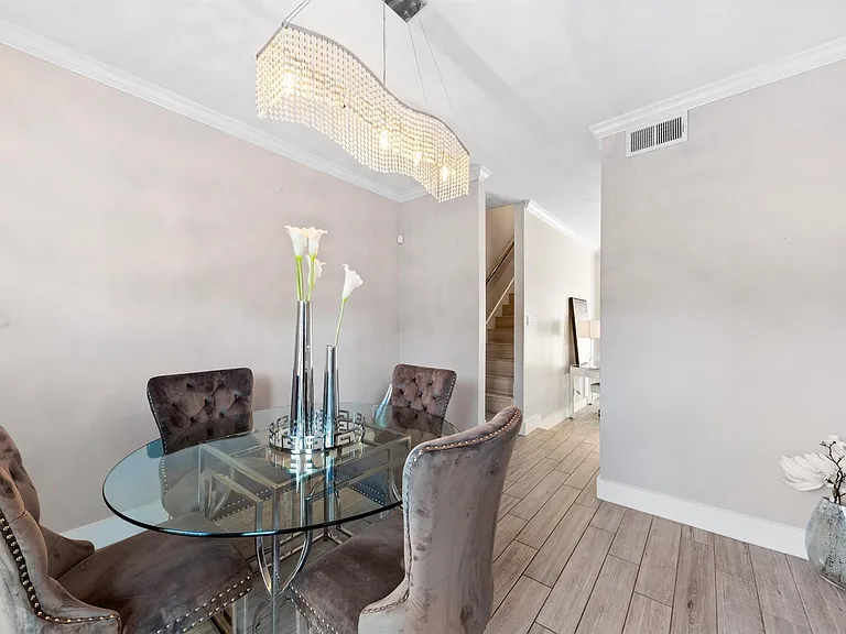 7700 Creekbend Dr #30 — Photo 10