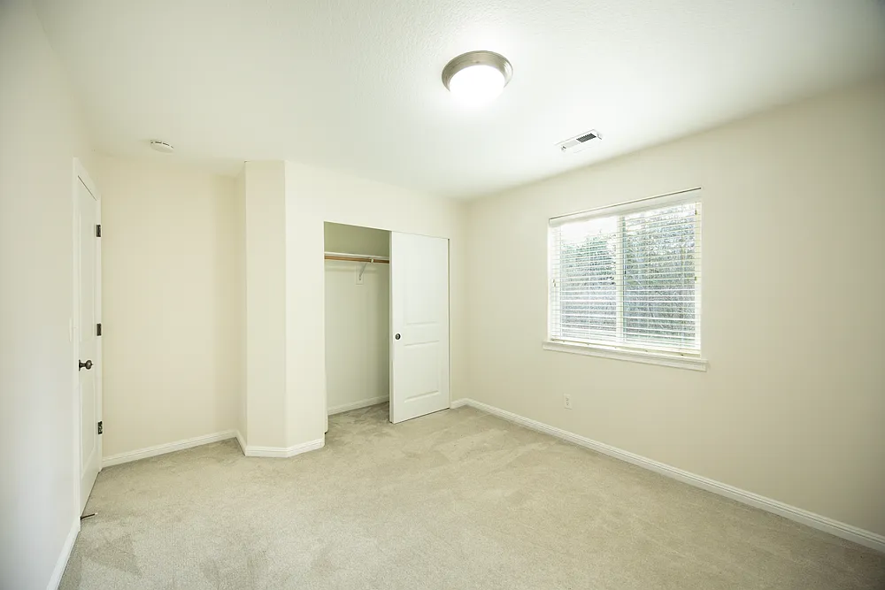 4 bed, 2.5 bath, 2744 sqft, $3,000 — Photo 2