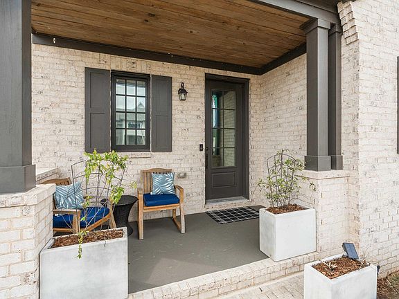 4th image of 1932 Blackridge Rd