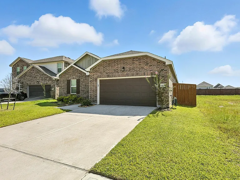 5830 Capri Forest Dr — Photo 3