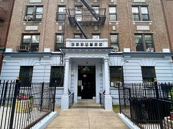 1076 Eastern Pkwy APT 12, Brooklyn, NY 11213
