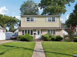 231 Van Buskirk Rd, Teaneck, NJ 07666