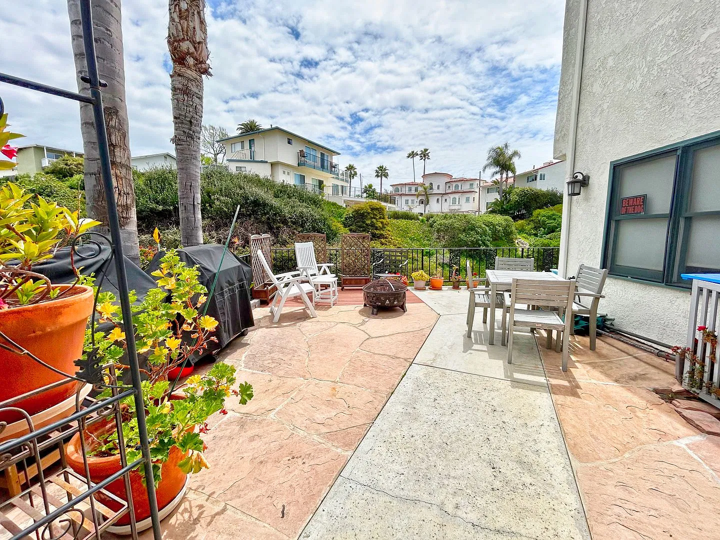 Steps to the beach from this Ocean View Condo with 2 car garage — Photo 2
