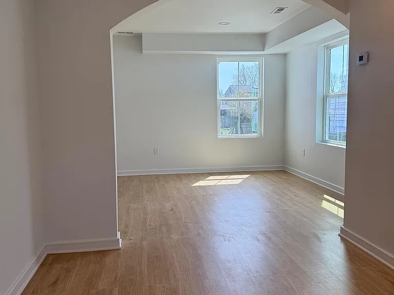 2125 Oakland Rd — Photo 6
