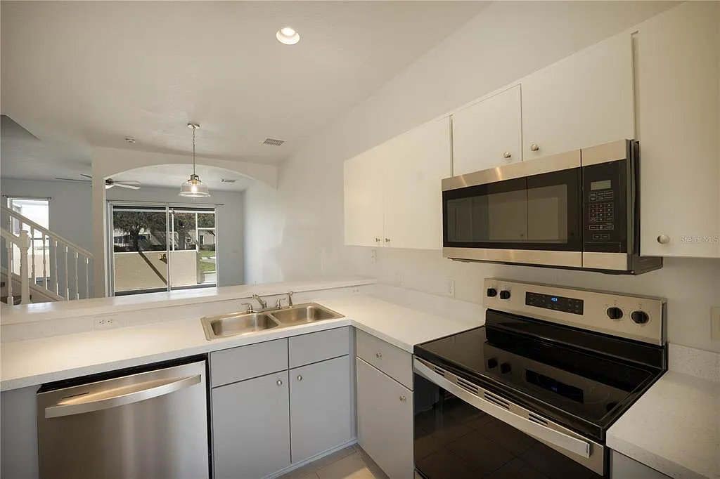 3 bed, 2.5 bath, 1468 sqft, $2,150 — Photo 2