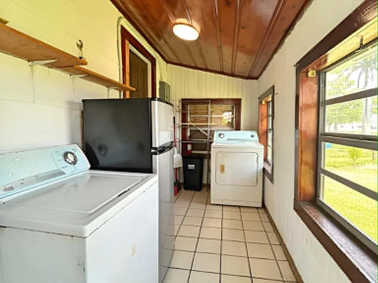 315 Avenue J — Photo 11