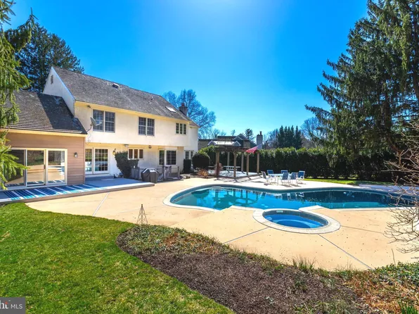 412 Rock Creek Cir, Berwyn, PA 19312