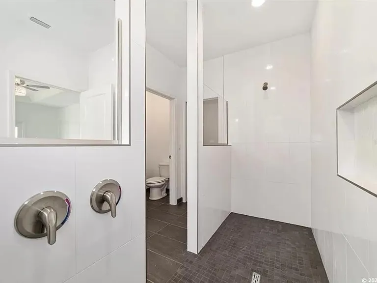 1394 SW 68th Ter — Photo 14