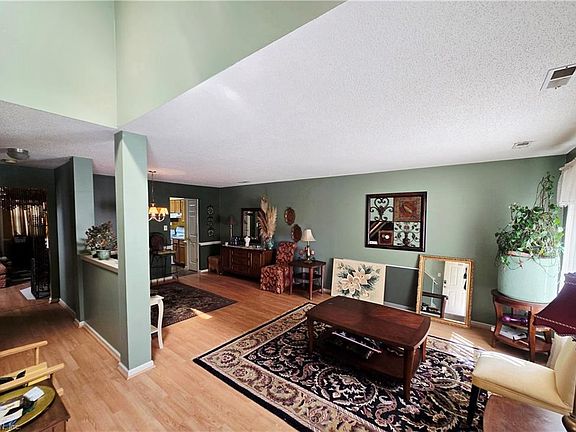 5th image of 140 Corwin Cir