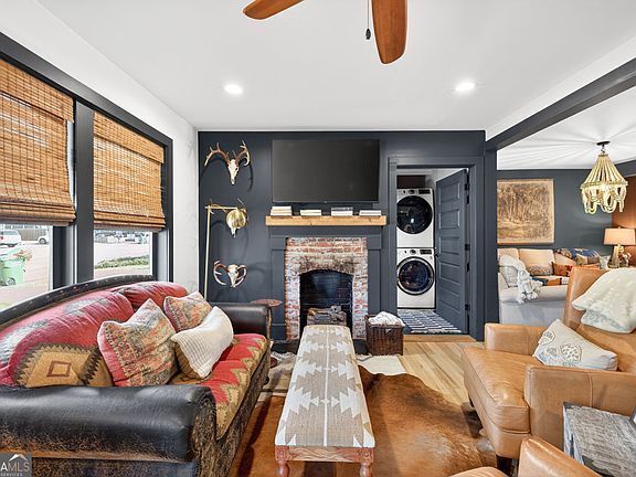 3rd image of 229 Alcovy St