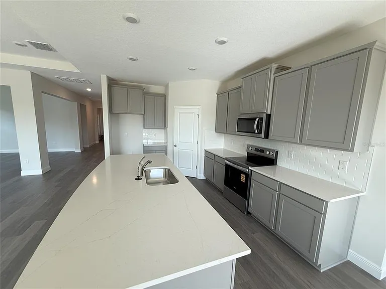 2113 Warren Acres Blvd — Photo 5