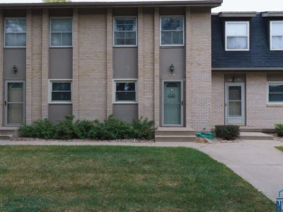 1819 Indian Hills Dr, Sioux City, IA, 51104
