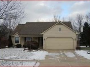 980 Oak Creek Dr, South Lyon, MI 48178