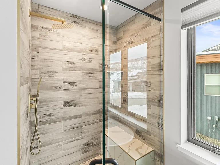 Upper Level - Bathroom #2