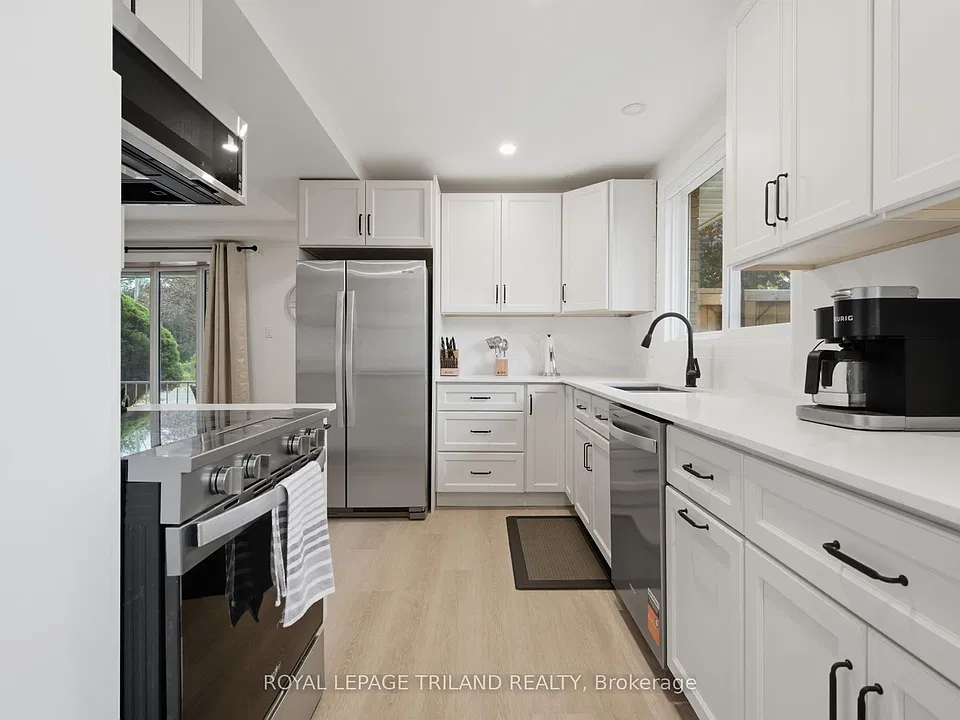 27 Aldborough Ave #UPPER