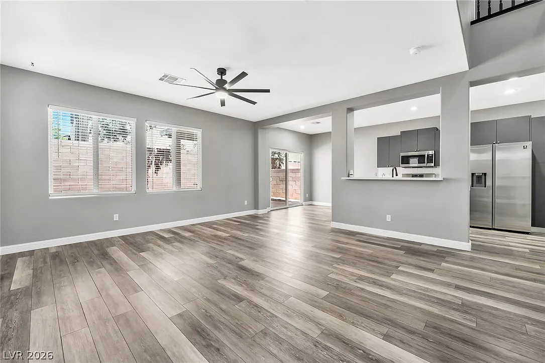 3 bed, 2.5 bath, 1527 sqft, $2,045 — Photo 3