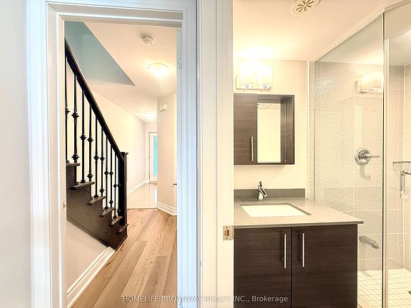 5th image of 303 S Park Rd