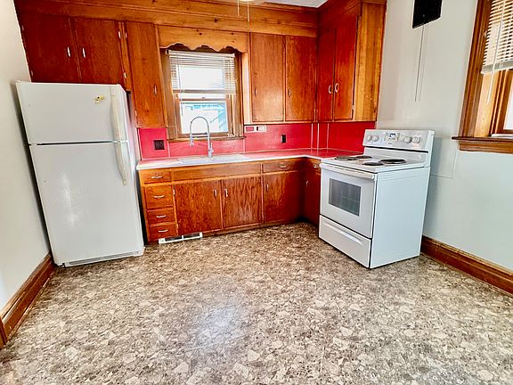 204 Linden Ave 1F - Kitchen