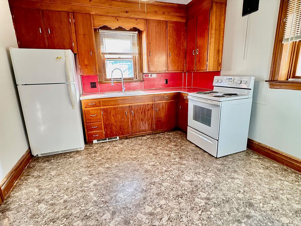 204 Linden Ave 1F - Kitchen
