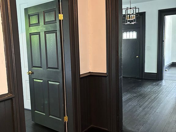 4th image of 837 N Main St #1