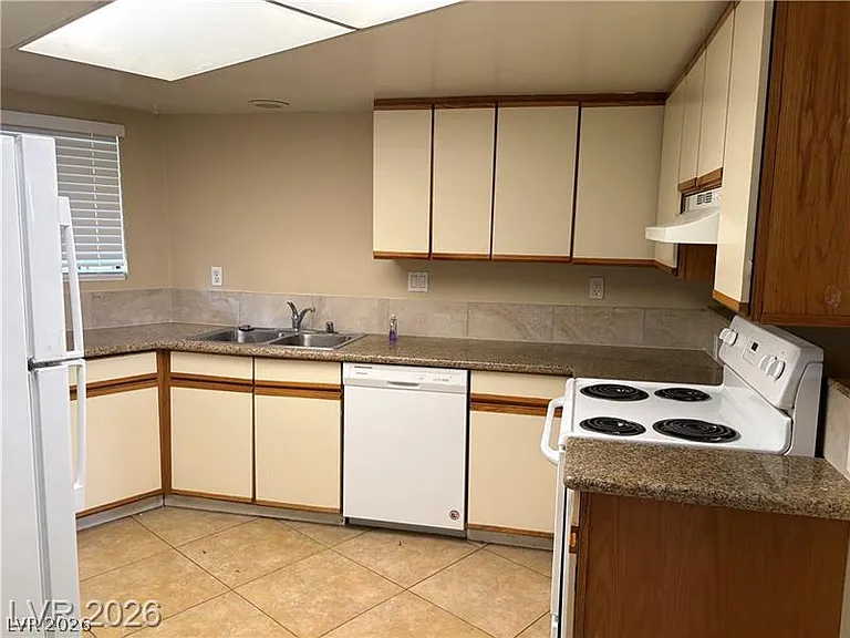 2080 Karen Ave #17 — Photo 9