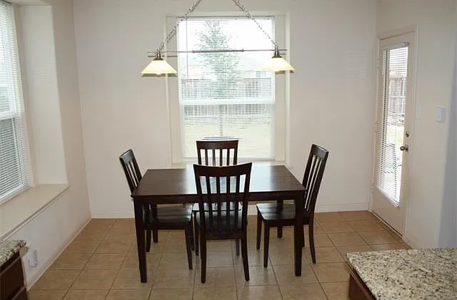 2228 Nestlewood Dr — Photo 6