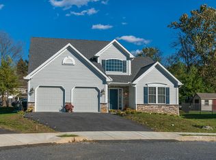 16 Bunker Hl, Millersville, PA 17551