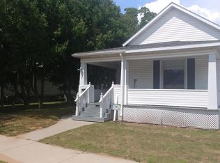 1316 14th Ave, Menominee, MI 49858