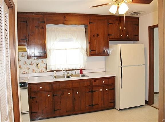 5th image of 13 S Holly Ave