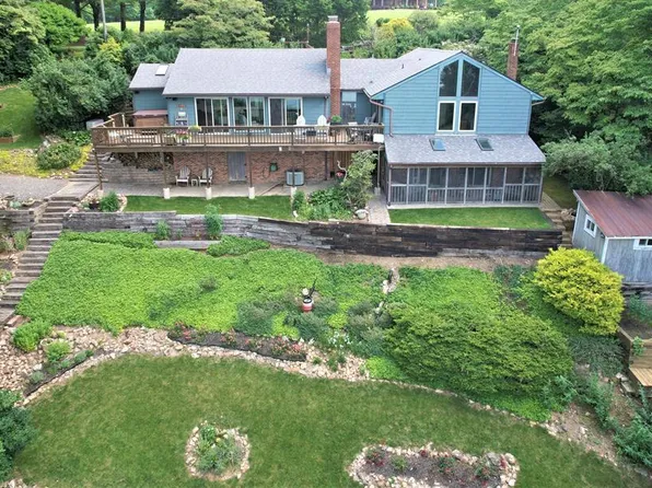 972 Rhododendron Rd, Hillsville, VA 24343